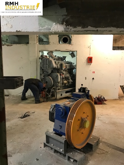 Chantier : Paris 16 (2016) Description : Dépose évacuation d'un groupe électrogène de 6 Tonne en sous sol -1 enlèvement par trappe +  dépose d'un échappement et d'une armoire de commande