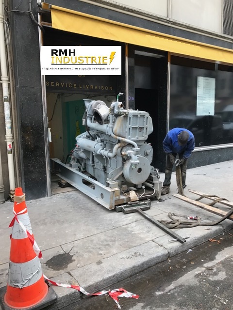 Chantier : Paris 16 (2016) Description : Dépose évacuation d'un groupe électrogène de 6 Tonne en sous sol -1 enlèvement par trappe +  dépose d'un échappement et d'une armoire de commande